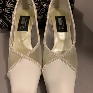 WEDDING SHOES SIZE 9.5 WITH PEARL BEADING